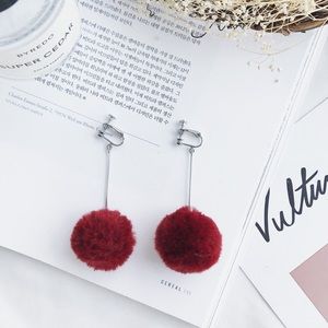 Burgundy big pompom ear clips Non piercing